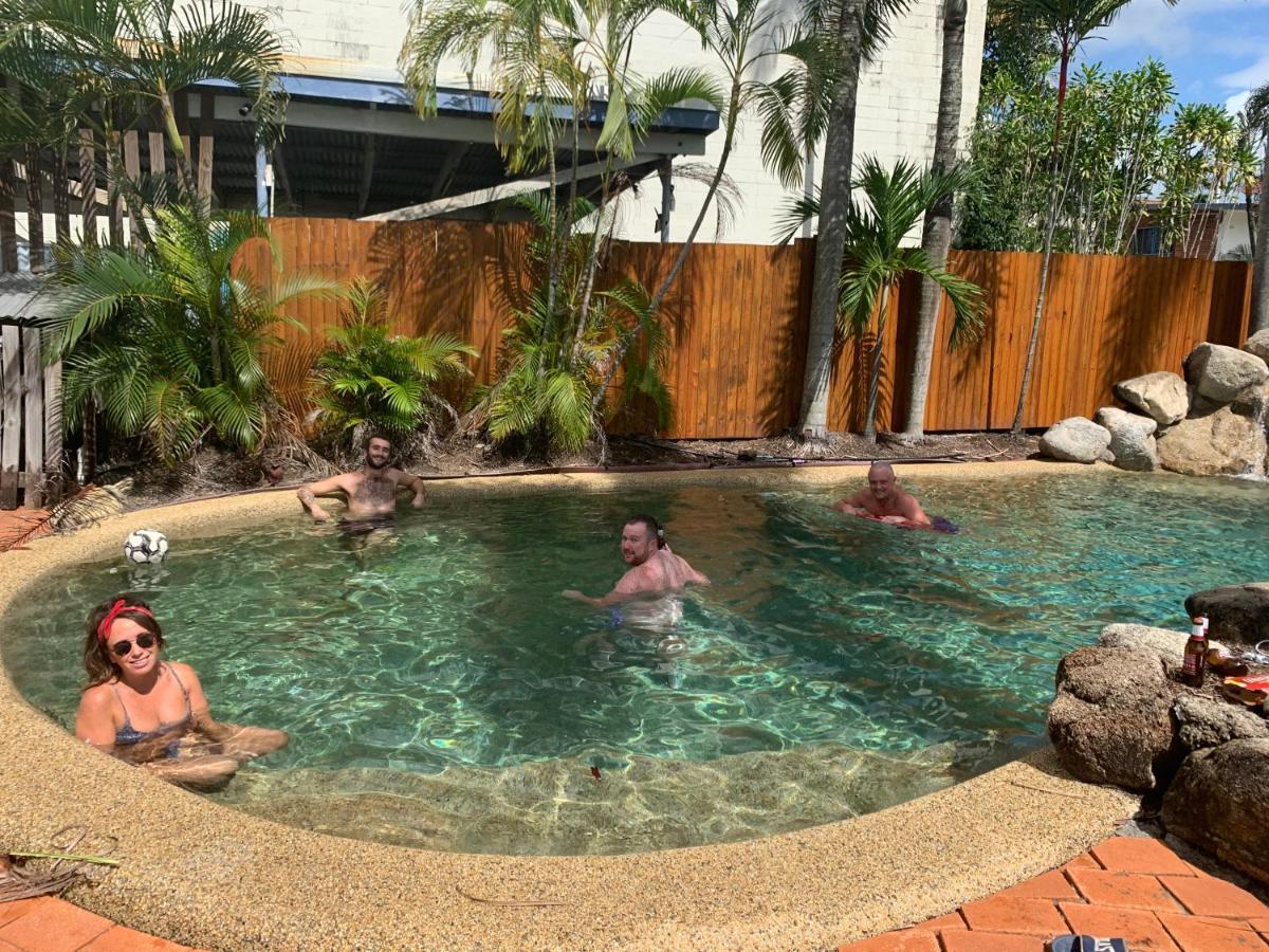 Mumma'S Hostel Cairns Bagian luar foto